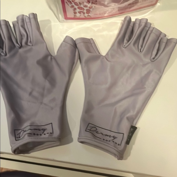 ManiGlovz UV Protective Gloves - Pink - Picture 2 of 3